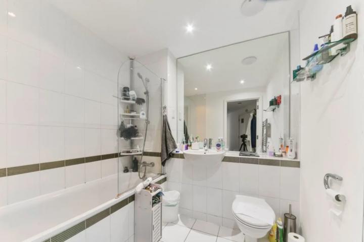 2 bed 2 bath within a secure development with concierge  Eden Grove, Holloway