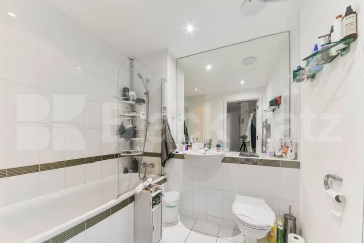 2 bed 2 bath within a secure development with concierge  Eden Grove, Holloway