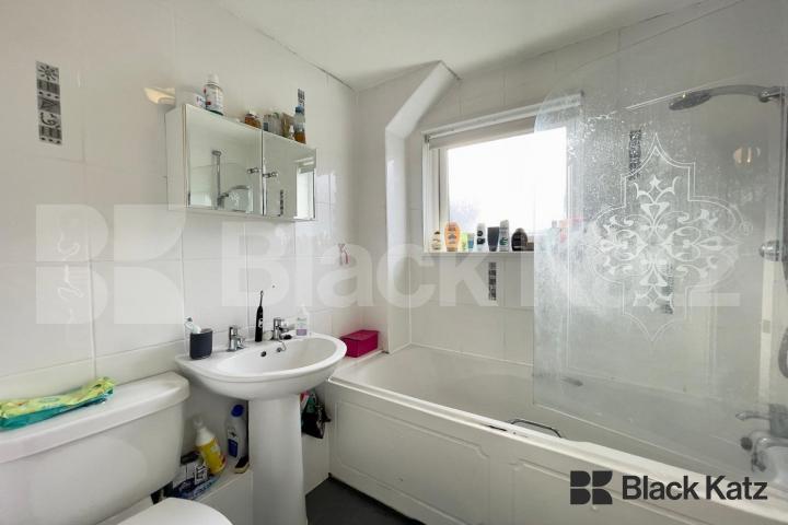 Well presented Mid-Century House with beautiful south facing garden Abbey Gardens, Bermondsey