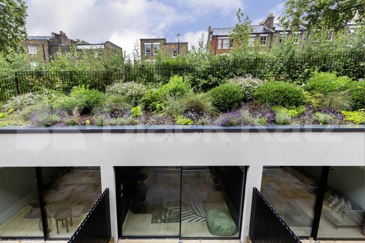 Stunning 3 bed 2 bath house split over 3 floors with a patio area.  Arco Walk, Highgate Road, Kentish Town