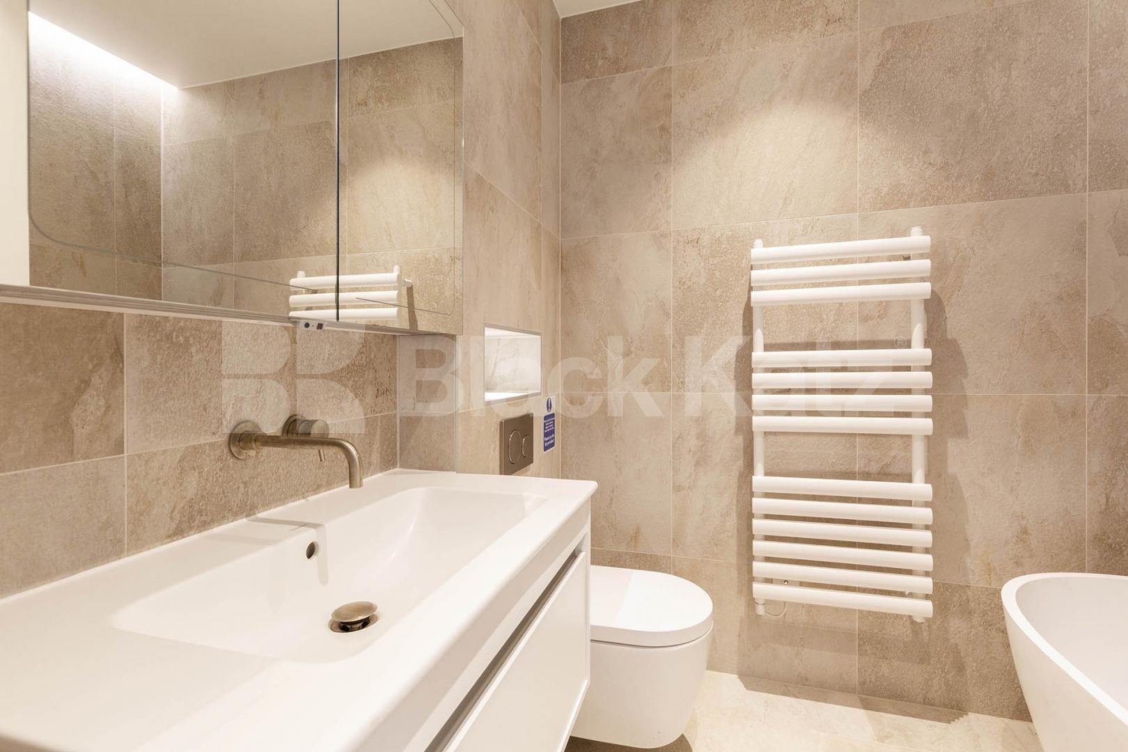 Stunning 3 bed 2 bath house split over 3 floors with a patio area.  Arco Walk, Highgate Road, Kentish Town