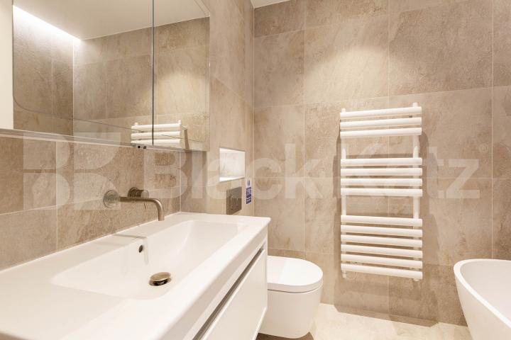 Stunning 3 bed 2 bath house split over 3 floors with a patio area.  Arco Walk, Highgate Road, Kentish Town