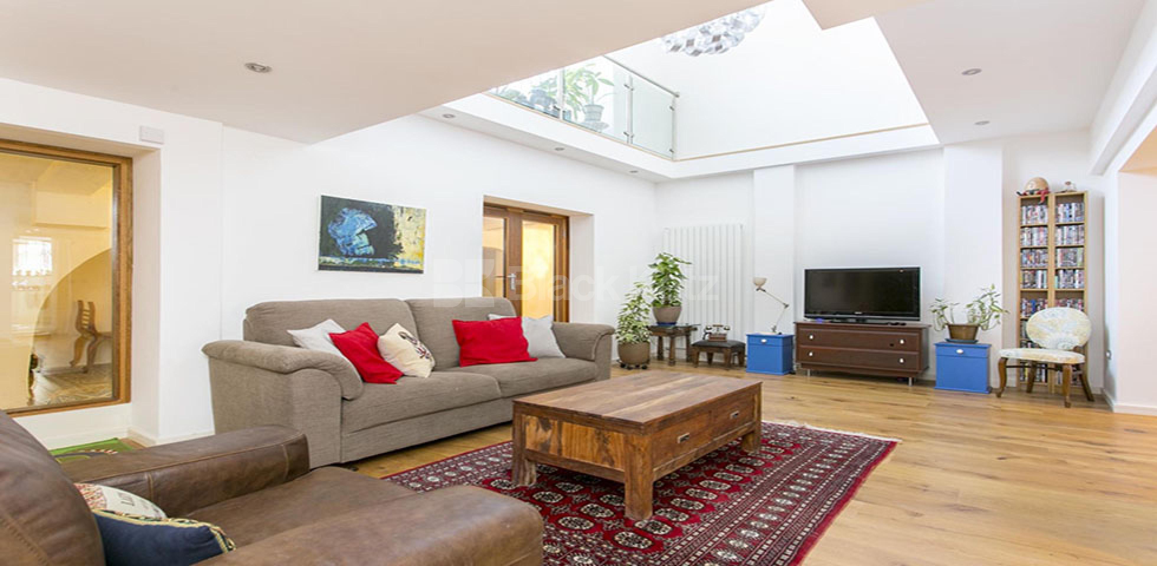 			STUNNING CONVERTED PUB - 3 BED - 2 BATH!, 3 Bedroom, 1 bath, 1 reception Flat			 Wilmot Place, CAMDEN NW1