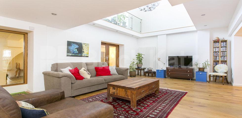 			STUNNING CONVERTED PUB - 3 BED - 2 BATH!, 3 Bedroom, 1 bath, 1 reception Flat			 Wilmot Place, CAMDEN