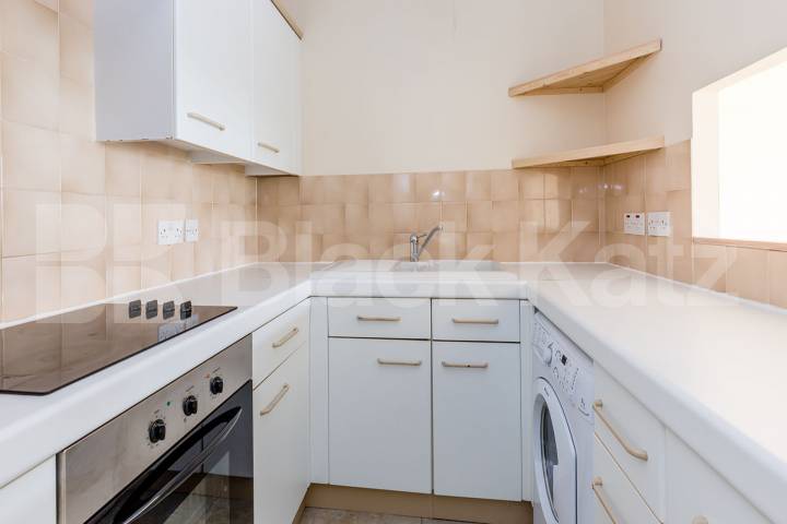 Large reception, 2 double bedroom rooms on a quiet residential street  Bunning Way , Caledonian Road 