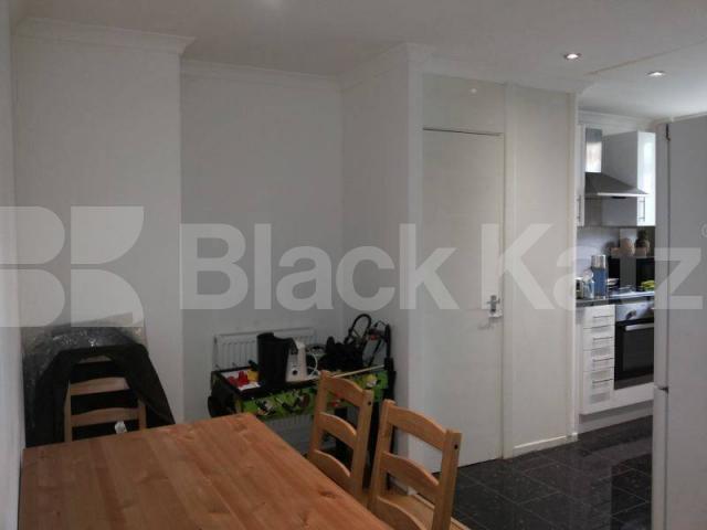			3 Bedroom, 1 bath, 1 reception Apartment			 Helix Road, Brixton