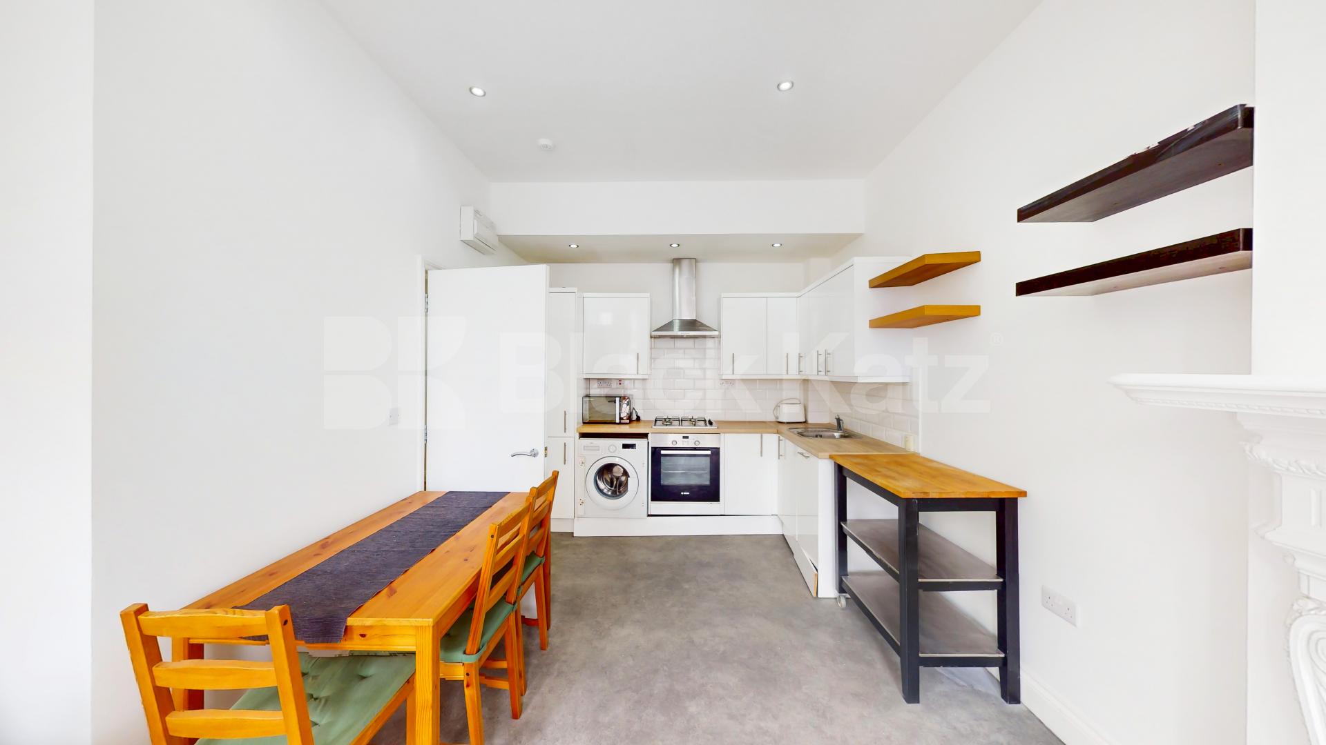 			2 Bedroom, 1 bath, 1 reception 			 Cricklewood Broadway, London, NW2,  London