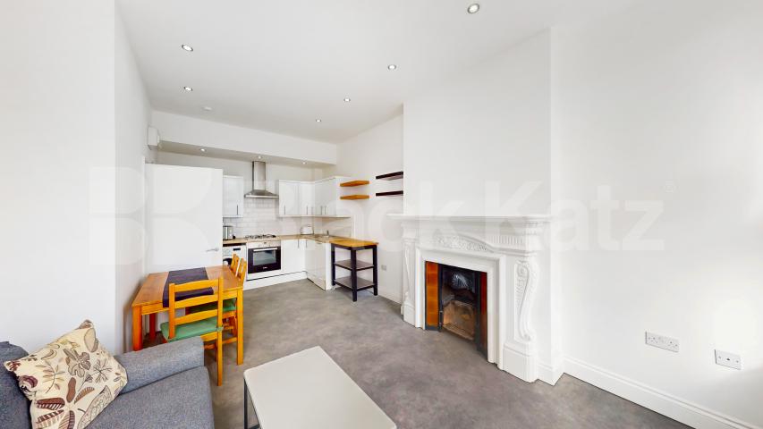 			2 Bedroom, 1 bath, 1 reception 			 Cricklewood Broadway, London, NW2,  London