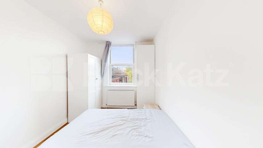 			2 Bedroom, 1 bath, 1 reception 			 Cricklewood Broadway, London, NW2,  London