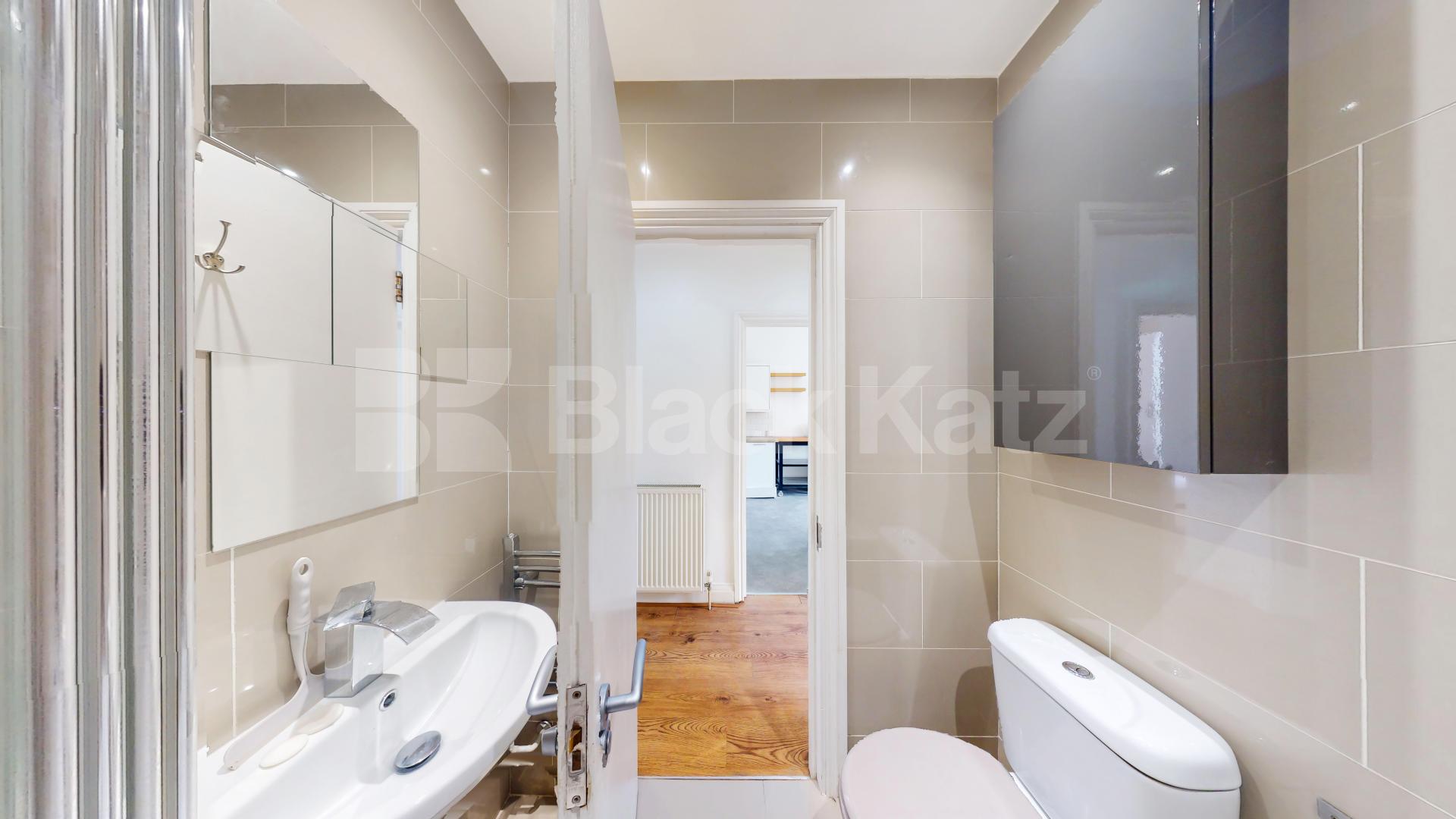 			2 Bedroom, 1 bath, 1 reception 			 Cricklewood Broadway, London, NW2,  London