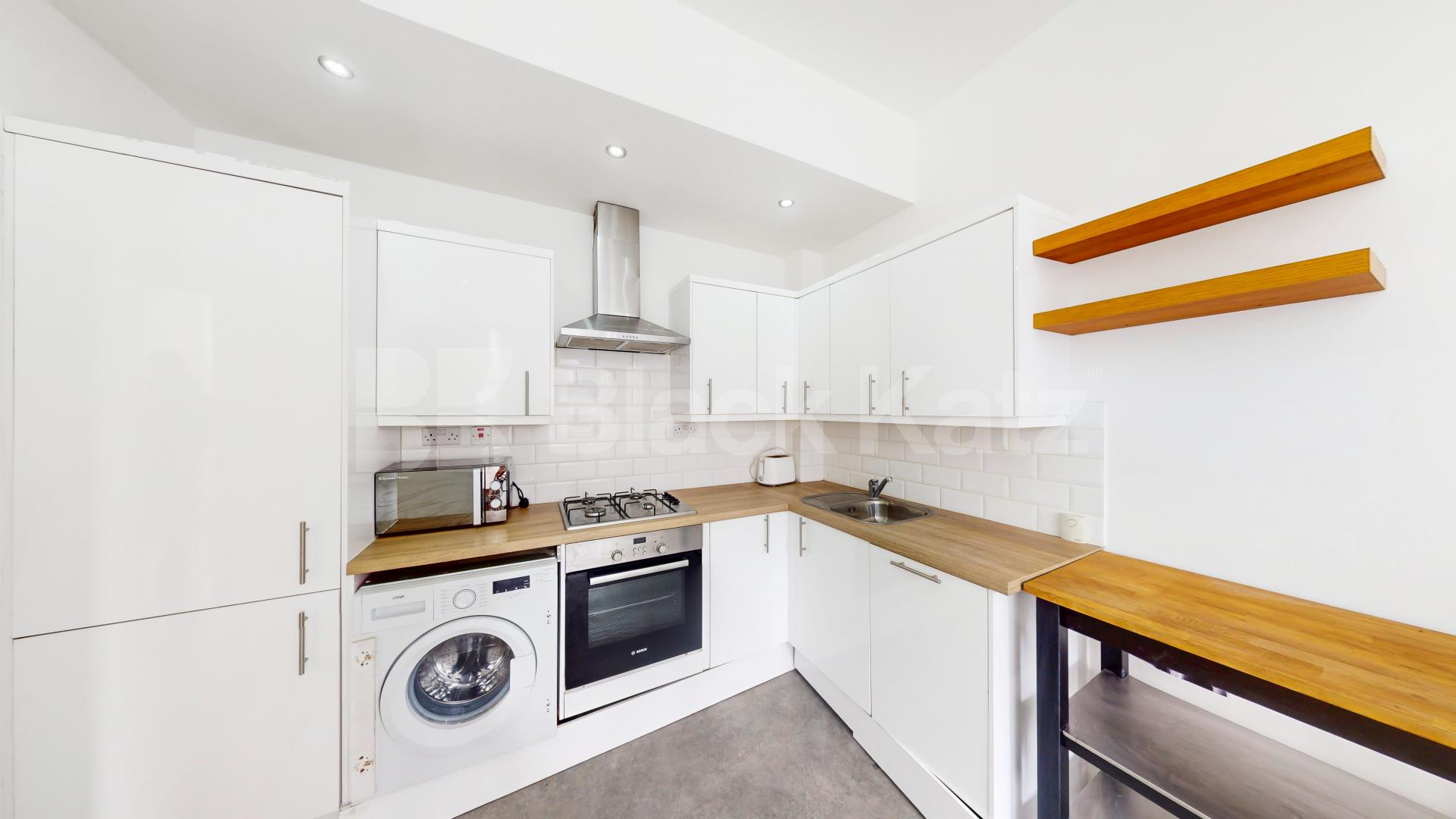 			2 Bedroom, 1 bath, 1 reception 			 Cricklewood Broadway, London, NW2,  London