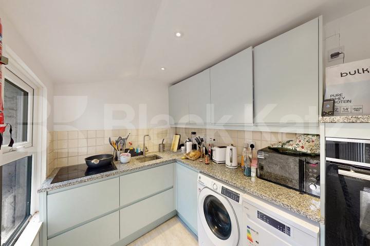 Triplex Georgian townhouse with two bathrooms and patio garden Henshaw Street, Elephant and Castle/Borough