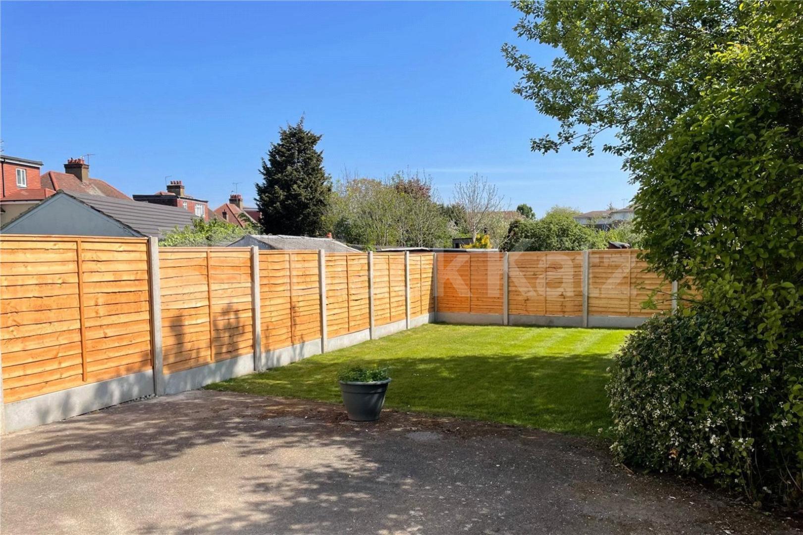 			4 Bedroom, 2 bath, 1 reception Flat			 Hendon Way, Cricklewood