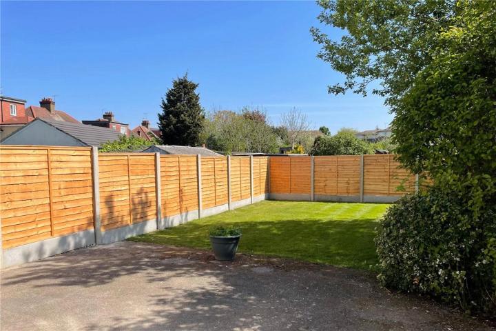 			4 Bedroom, 2 bath, 1 reception Flat			 Hendon Way, Cricklewood