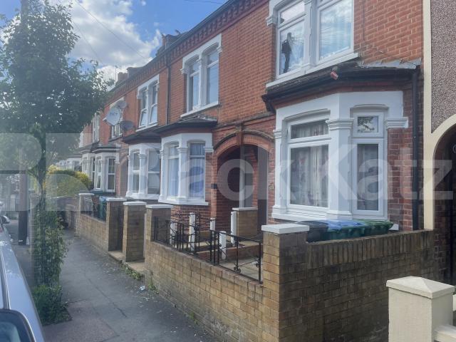 Fantastic newly refurbished 3 bed with garden mins to shops and tube to Euston Bruce Grove, Watford