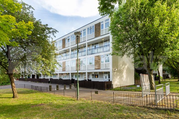 Refurbished 4 bedroom property to rent minutes to Camden Town and Kentish Town Rowstock Gardens, Camden Borders