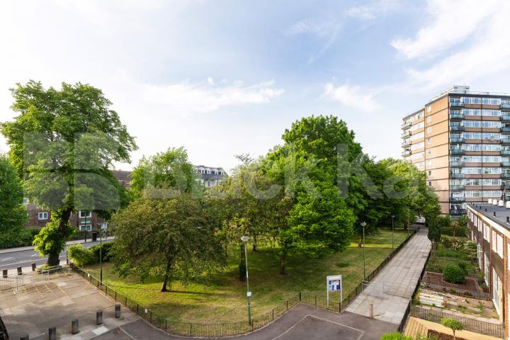 Refurbished 4 bedroom property to rent minutes to Camden Town and Kentish Town Rowstock Gardens, Camden Borders