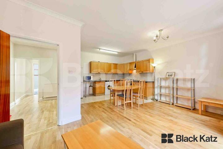 Superbly Located period conversion with roof terrace Borough High Street, Borough