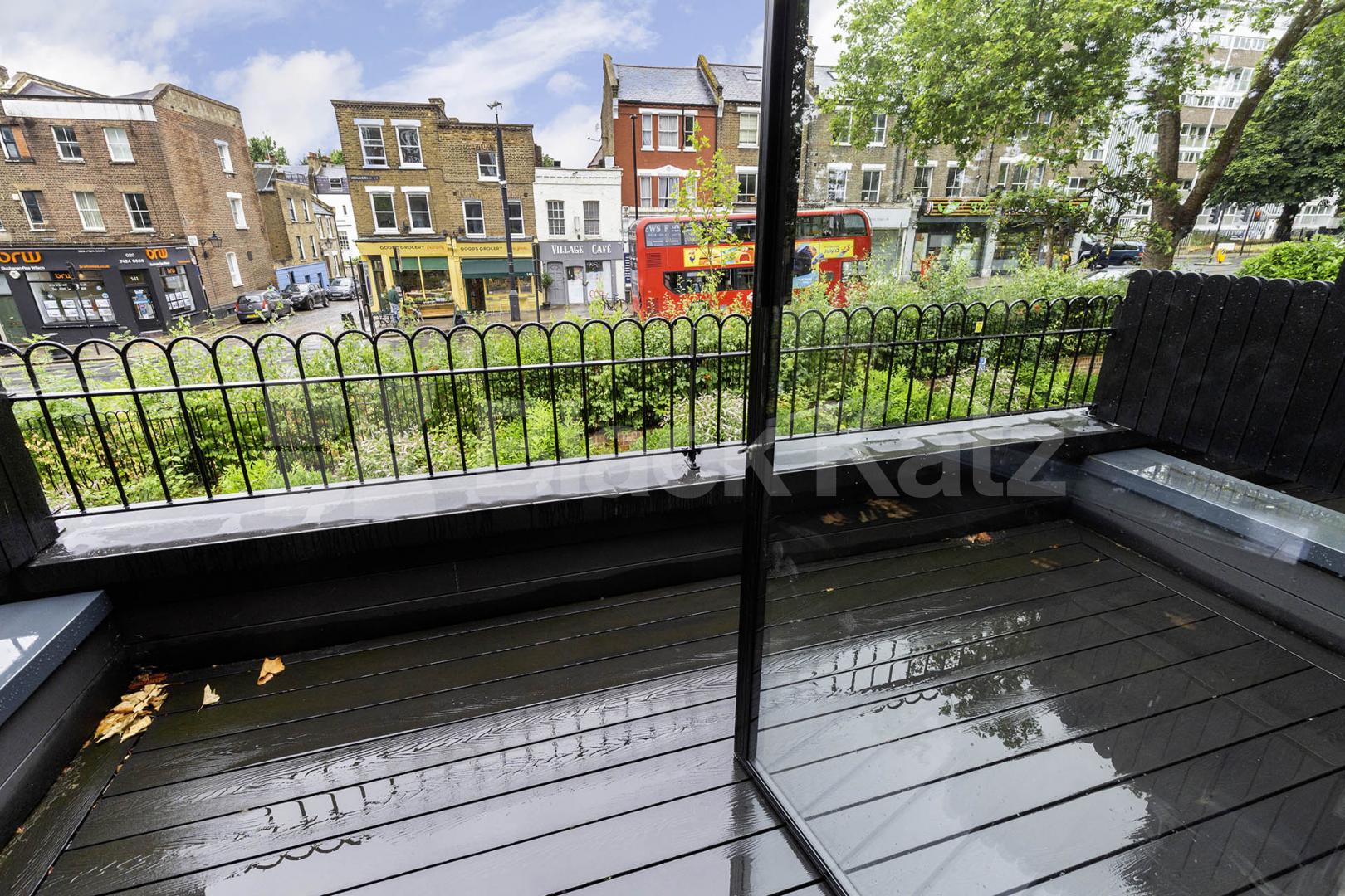 Stunning 3 bed 2 bath house split over 3 floors with a patio area.  Arco Walk, Highgate Road, Kentish Town