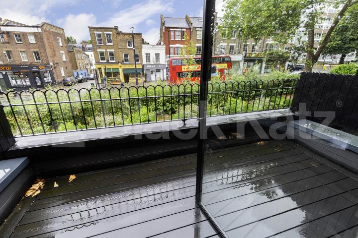 Stunning 3 bed 2 bath house split over 3 floors with a patio area.  Arco Walk, Highgate Road, Kentish Town