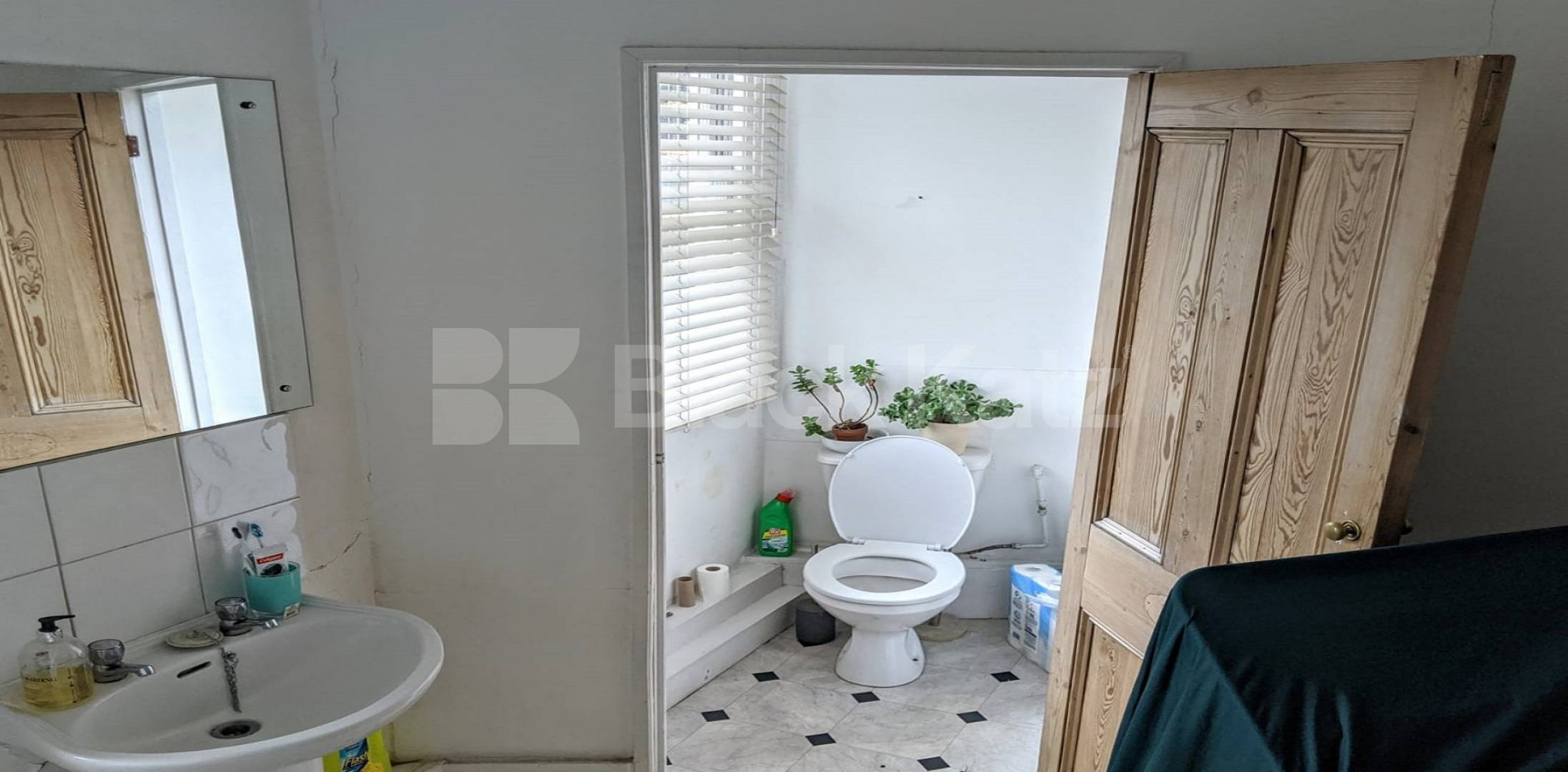 			LET  , 1 Bedroom, 1 bath, 1 reception House			 Queenstown Road, Battersea Park