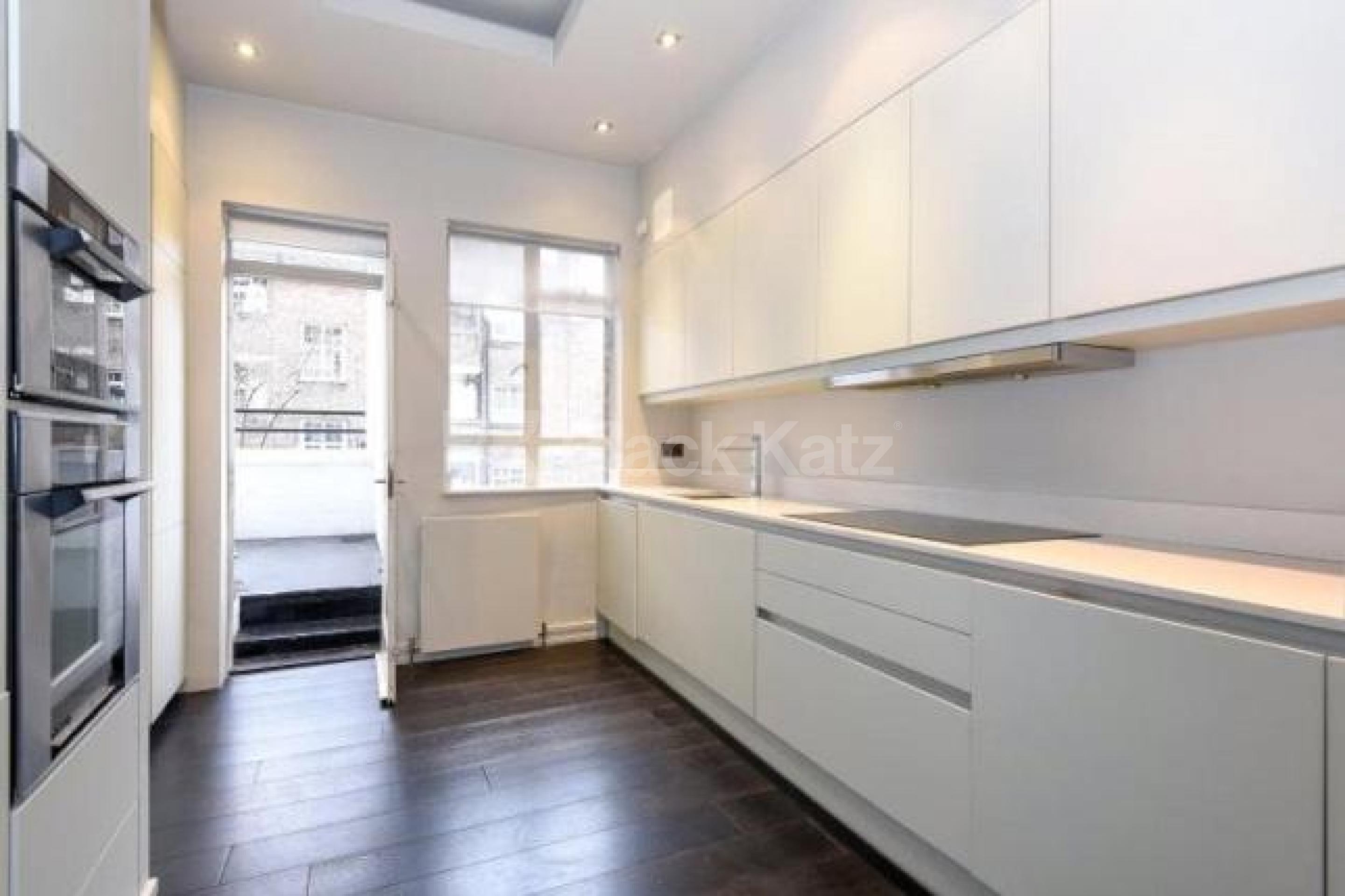 			NEW INSTRUCTION!, 2 Bedroom, 1 bath, 1 reception Apartment			 Myddelton Square, ANGEL EC1R