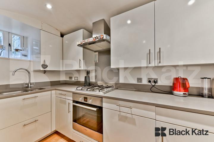 Charming apartment walking distance to Abbeville Village Elms Road, Clapham Common 