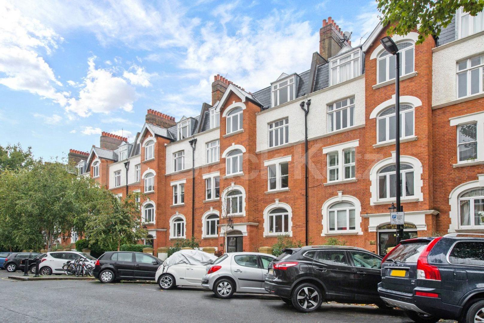 Well-Presented Studio Moments from Little Venice, W9 Widley Road, Maida Vale