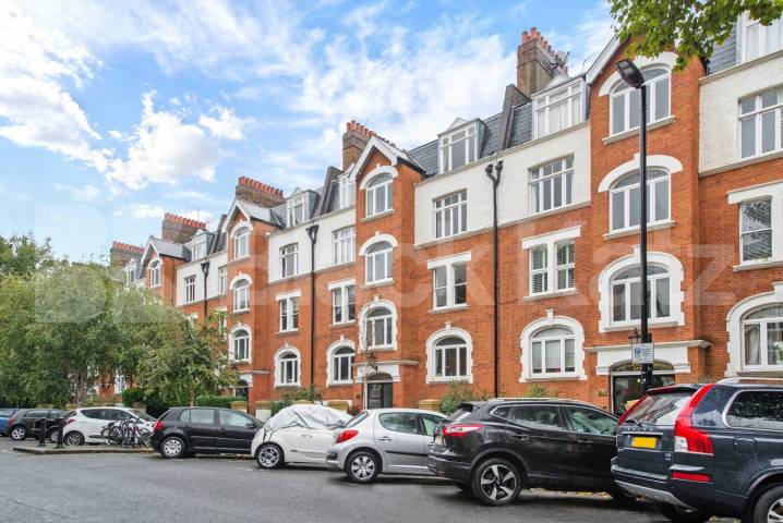 Well-Presented Studio Moments from Little Venice, W9 Widley Road, Maida Vale