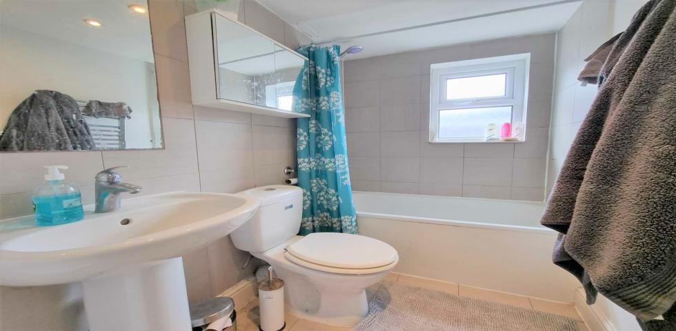 			3 Bedroom, 2 bath, 1 reception Flat			 Cotleigh Road, WEST HAMPSTEAD