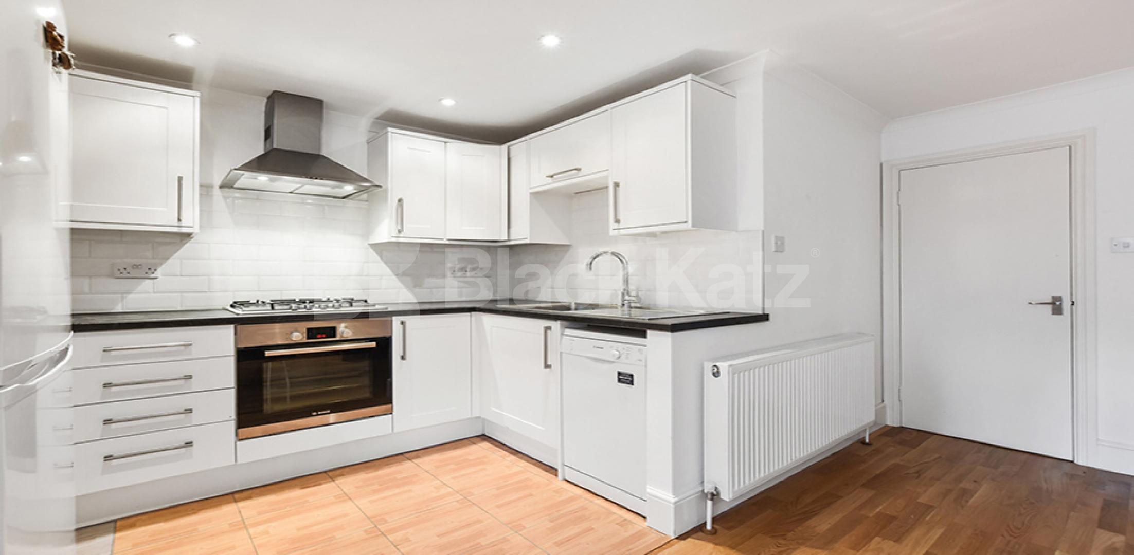 			NEW INSTRUCTION!, 2 Bedroom, 1 bath, 1 reception Flat			 Alma Square, ST JOHNS WOOD