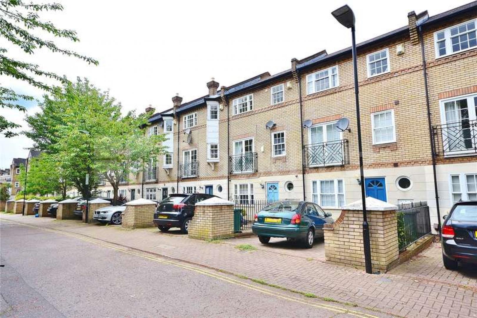 			MINS TO TUBE!, 5 Bedroom, 1 bath, 1 reception Flat			 Cornwallis Square, ARCHWAY