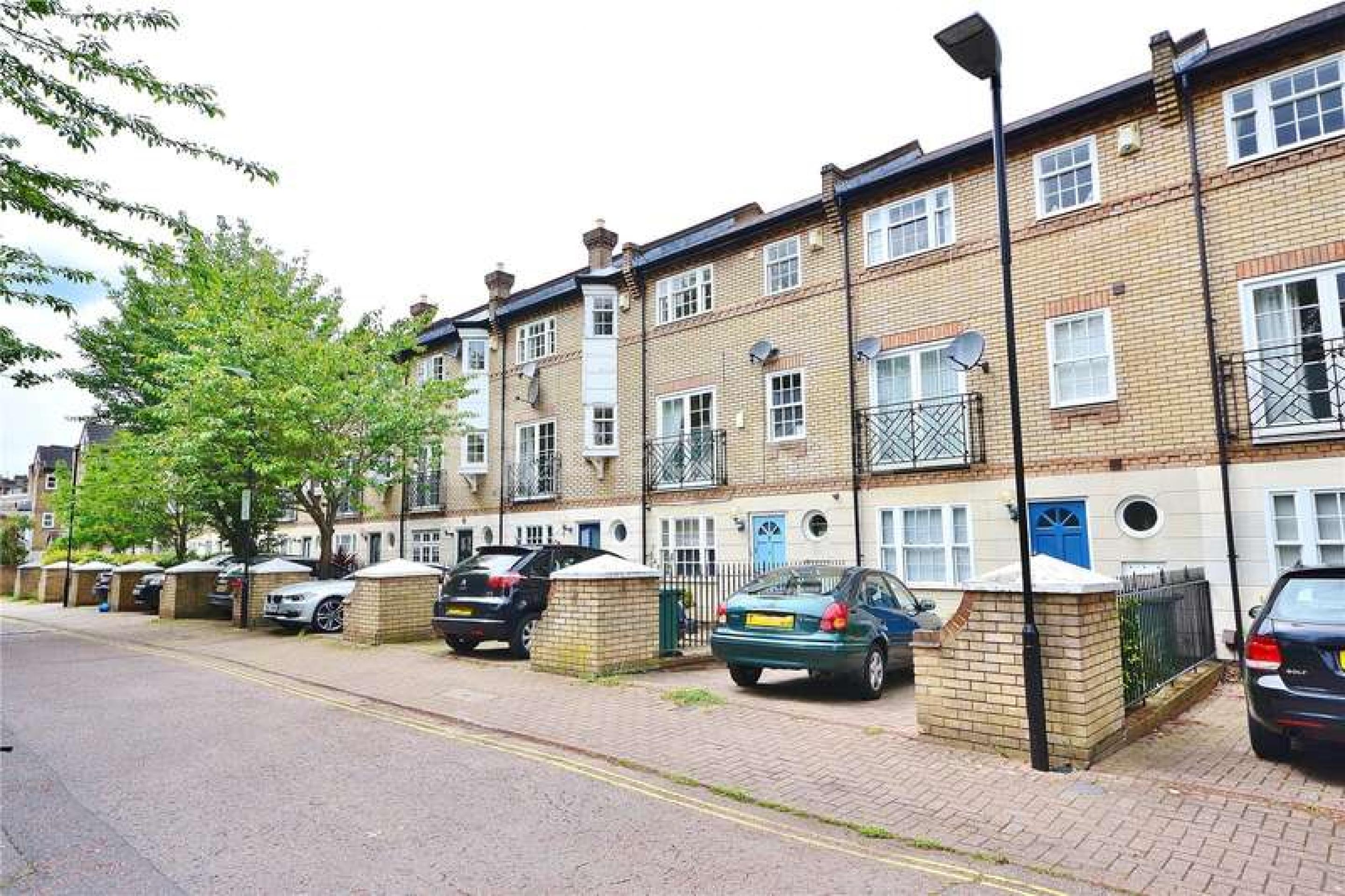 			MINS TO TUBE!, 5 Bedroom, 1 bath, 1 reception Flat			 Cornwallis Square, ARCHWAY N19