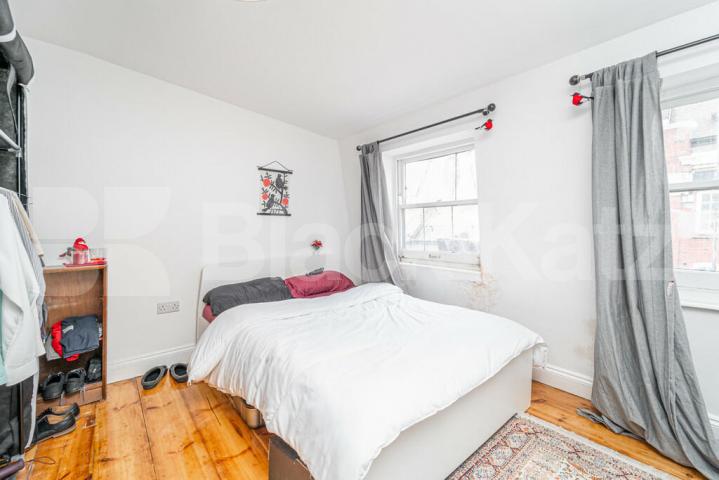 5 bedroom house with lounge and 2 bathrooms Kings Cross Road, Kings Cross 