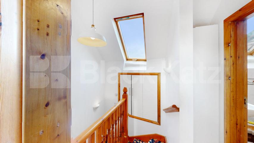 A spacious and well-presented studio flat available to rent in a quiet residential area within easy walking distance of Dollis Hill Underground Station (Jubilee Line) Burnley Road, London, NW10,  London