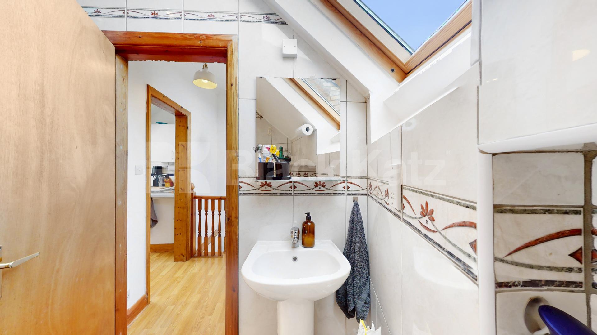 A spacious and well-presented studio flat available to rent in a quiet residential area within easy walking distance of Dollis Hill Underground Station (Jubilee Line) Burnley Road, London, NW10,  London