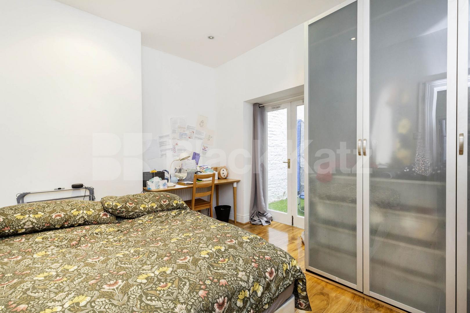 Superb 4 bedroom 2 bathroom split level apartment in Baker Street  Nottingham Place, Baker Street / Marylebone 