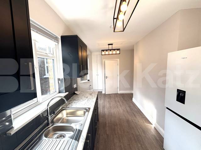 Larger than average & completely refurbished throughout Trundleys Road , Surrey Quays 