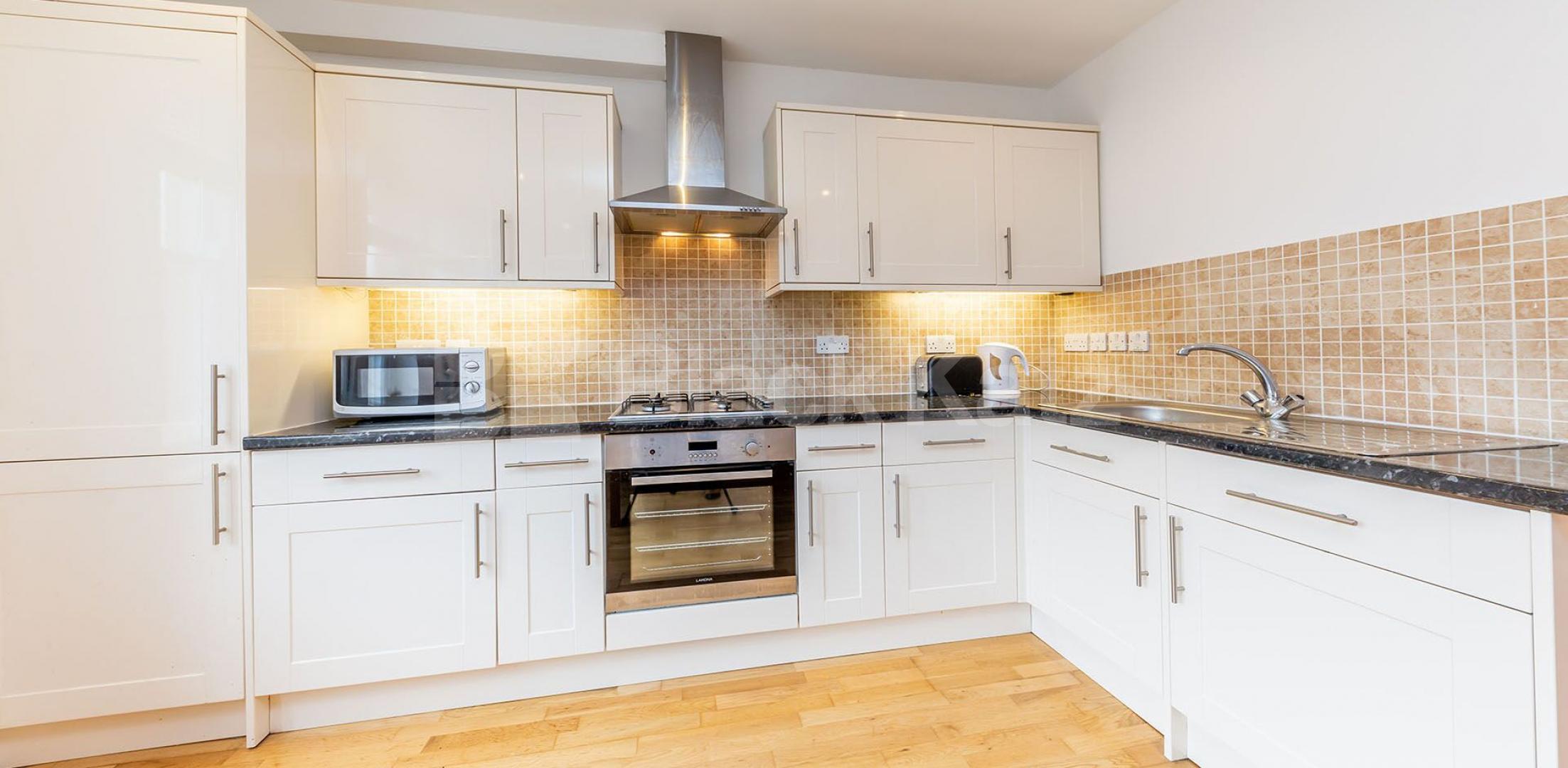 			Fantastic 2 bedroom apartment with terrace close to the tube and shops!, 2 Bedroom, 1 bath, 1 reception Apartment			 Myddleton Road, Bounds Green 