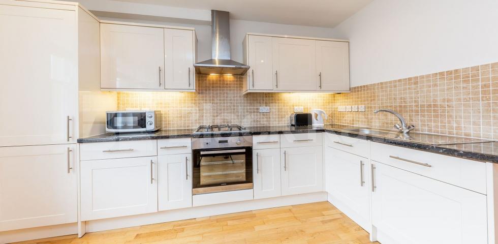 			Fantastic 2 bedroom apartment with terrace close to the tube and shops!, 2 Bedroom, 1 bath, 1 reception Apartment			 Myddleton Road, Bounds Green 