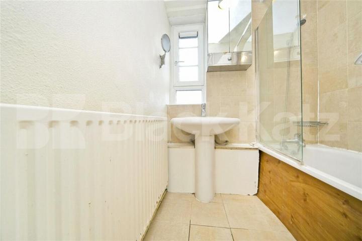 Spacious three bedroom property set in an amazing location  Lewis Street, Camden