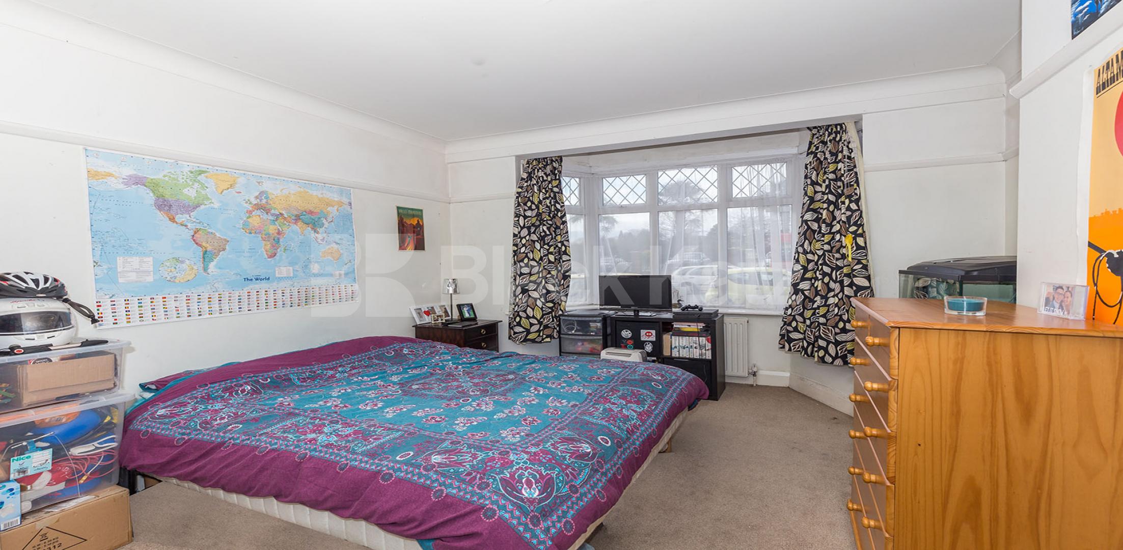 			APS School Catchment!, 5 Bedroom, 1 bath, 1 reception House			 Durnsford Road, Muswell Hill