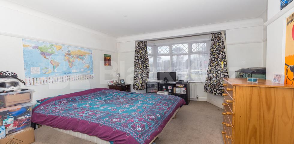 			APS School Catchment!, 5 Bedroom, 1 bath, 1 reception House			 Durnsford Road, Muswell Hill
