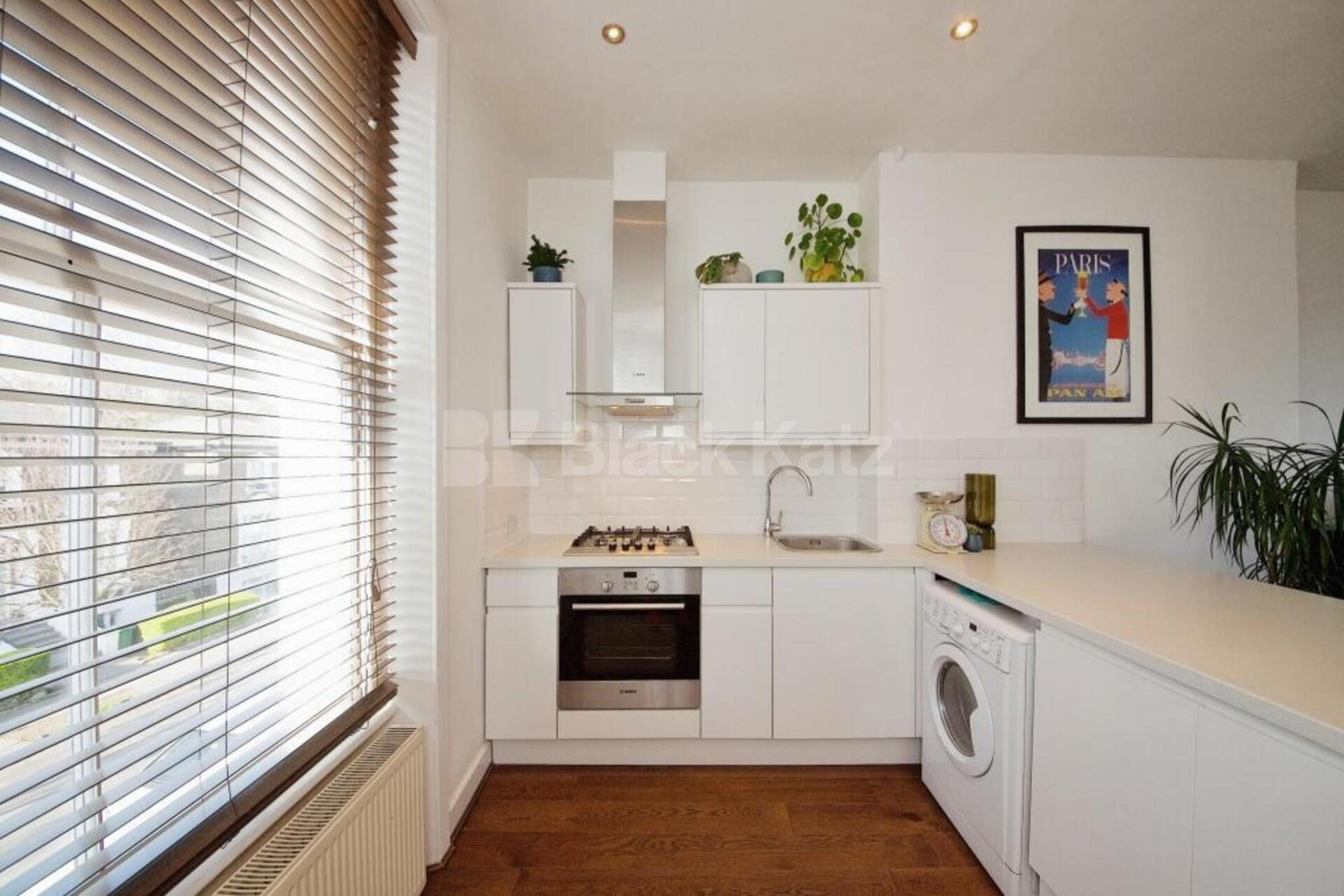 Fantastic spacious studio with high ceilings and ample storage space in Euston. Euston Street, Euston  NW1