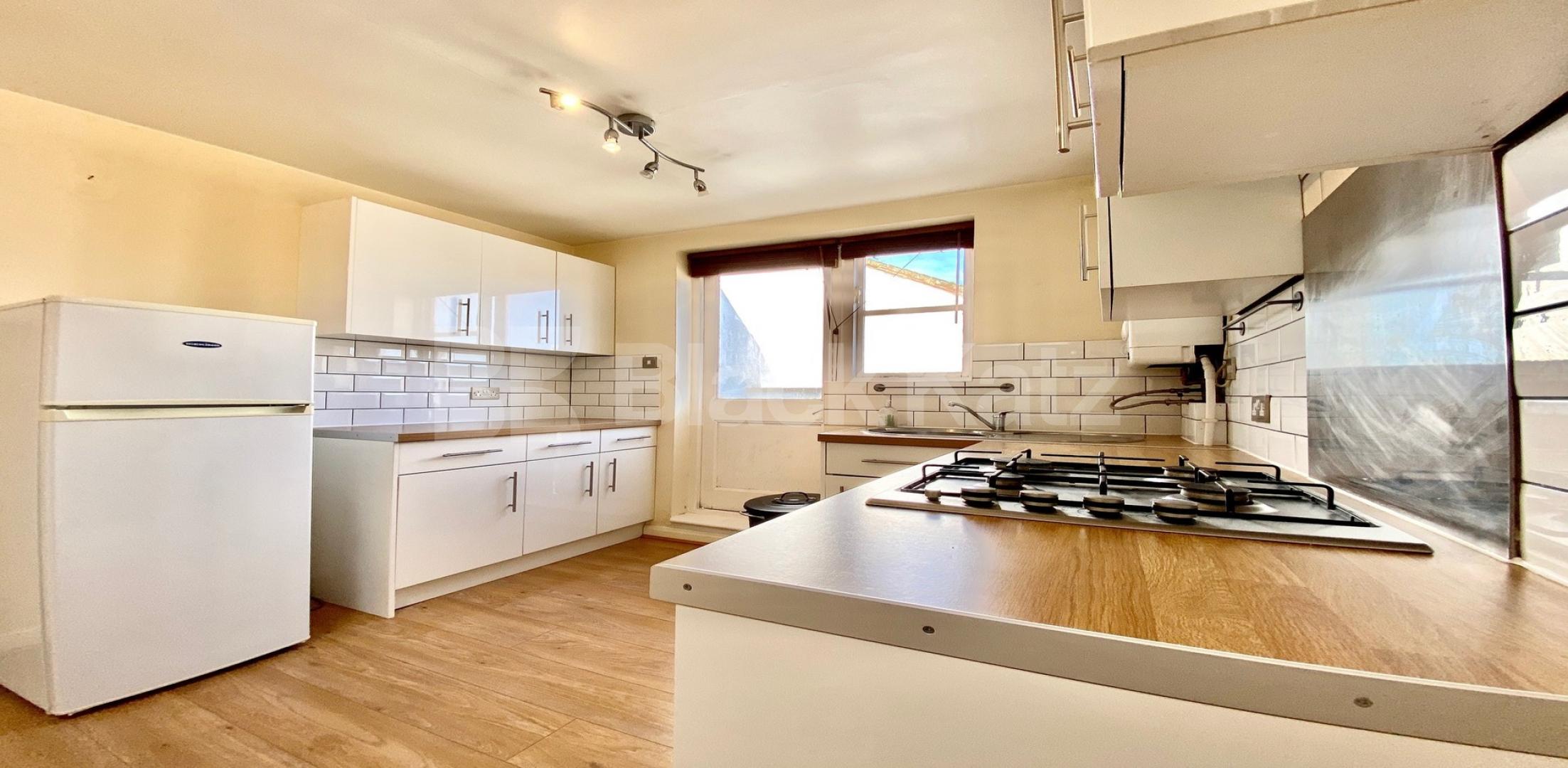 			VIRTUAL TOUR AVAILABLE!, 2 Bedroom, 1 bath, 1 reception Flat			 CHAPEL MARKET N1, ANGEL