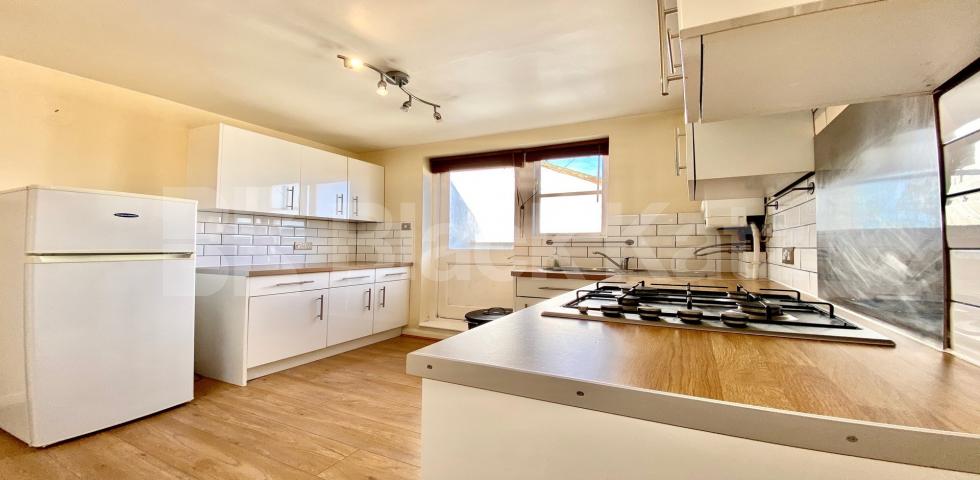 			VIRTUAL TOUR AVAILABLE!, 2 Bedroom, 1 bath, 1 reception Flat			 CHAPEL MARKET N1, ANGEL