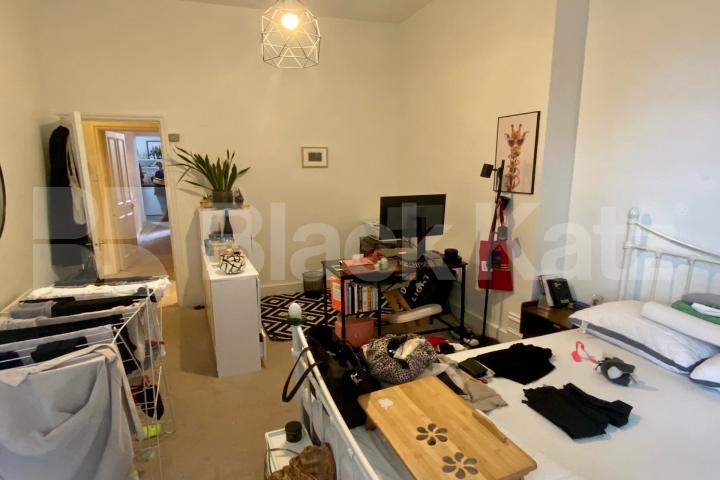 Larger than average & superbly located to amenities & transport Bedford Road, Clapham North