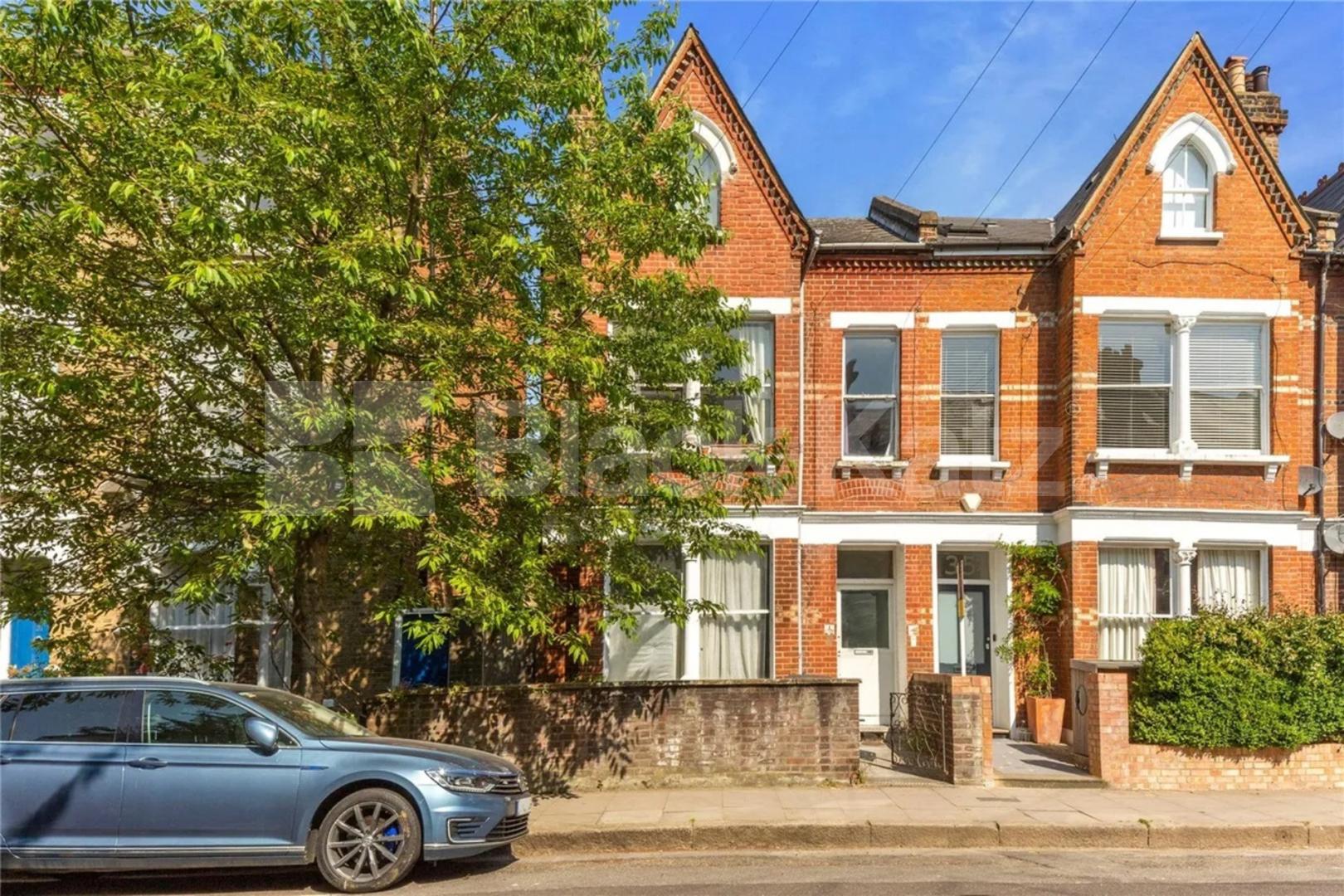 Spacious 3 bedroom garden property located near Archway tube station Fairbridge Road, Archway