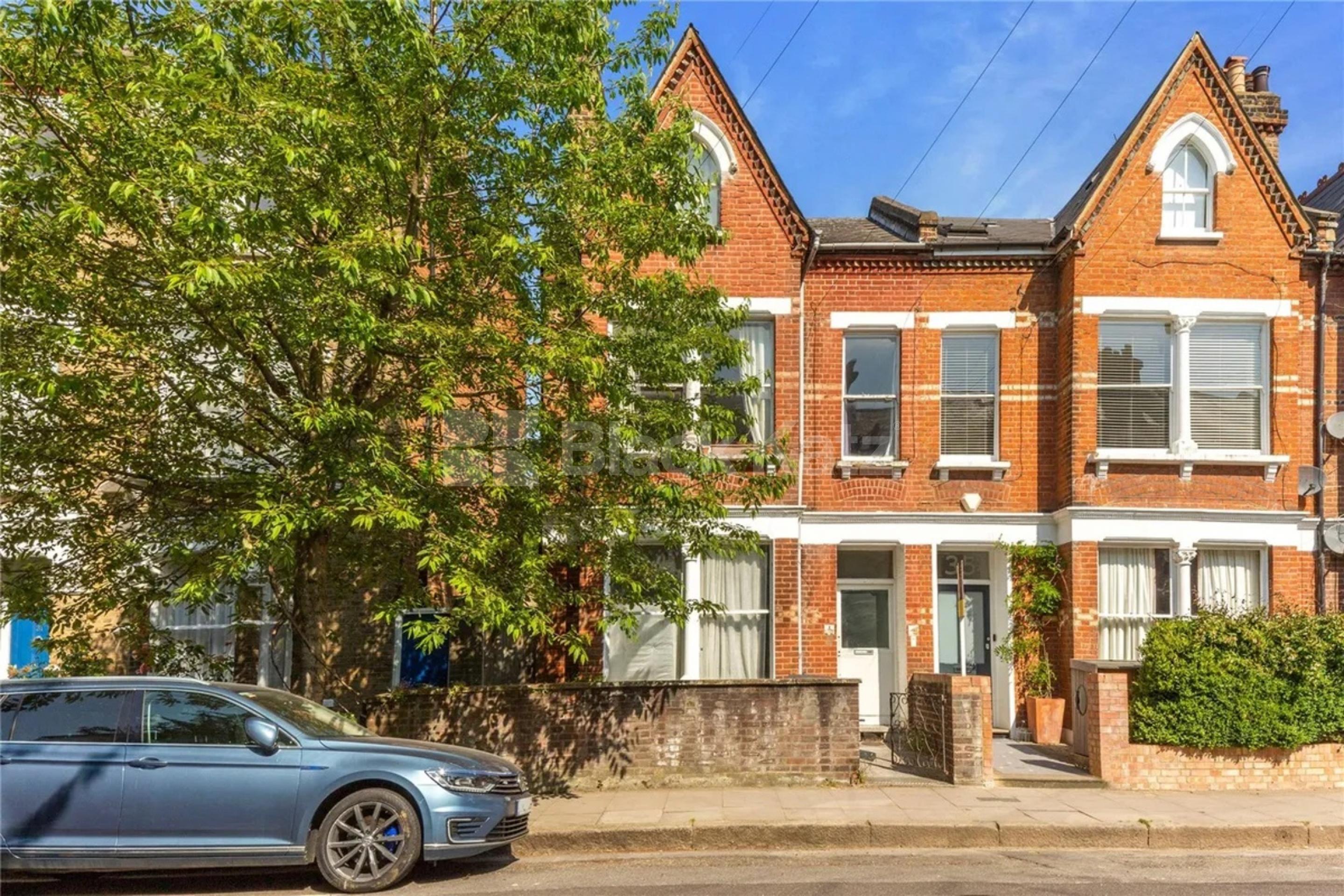 Spacious 3 bedroom garden property located near Archway tube station Fairbridge Road, Archway N19