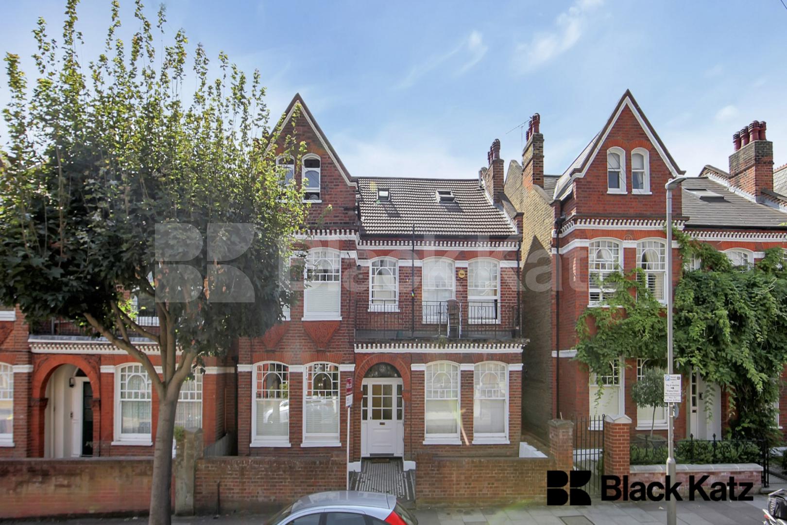Spacious garden flat within minutes of Tooting Bec Station Crockerton Road , Tooting Bec